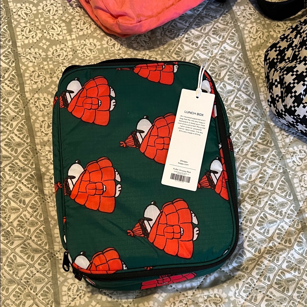 Green Lunch Box puffer snoopy red